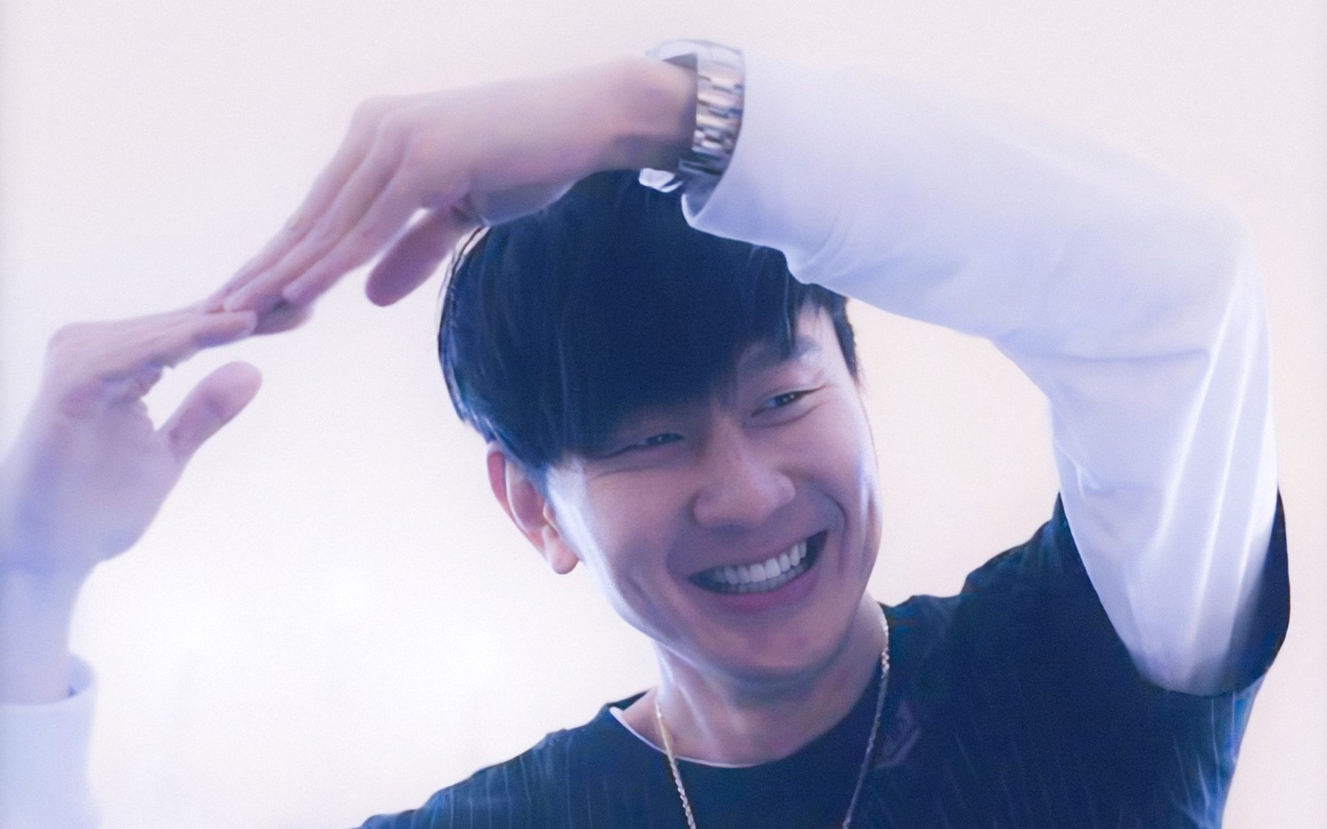 九游游戏中心-克鲁中场调度有序，铁路军团稳扎稳打，克鲁克鲁