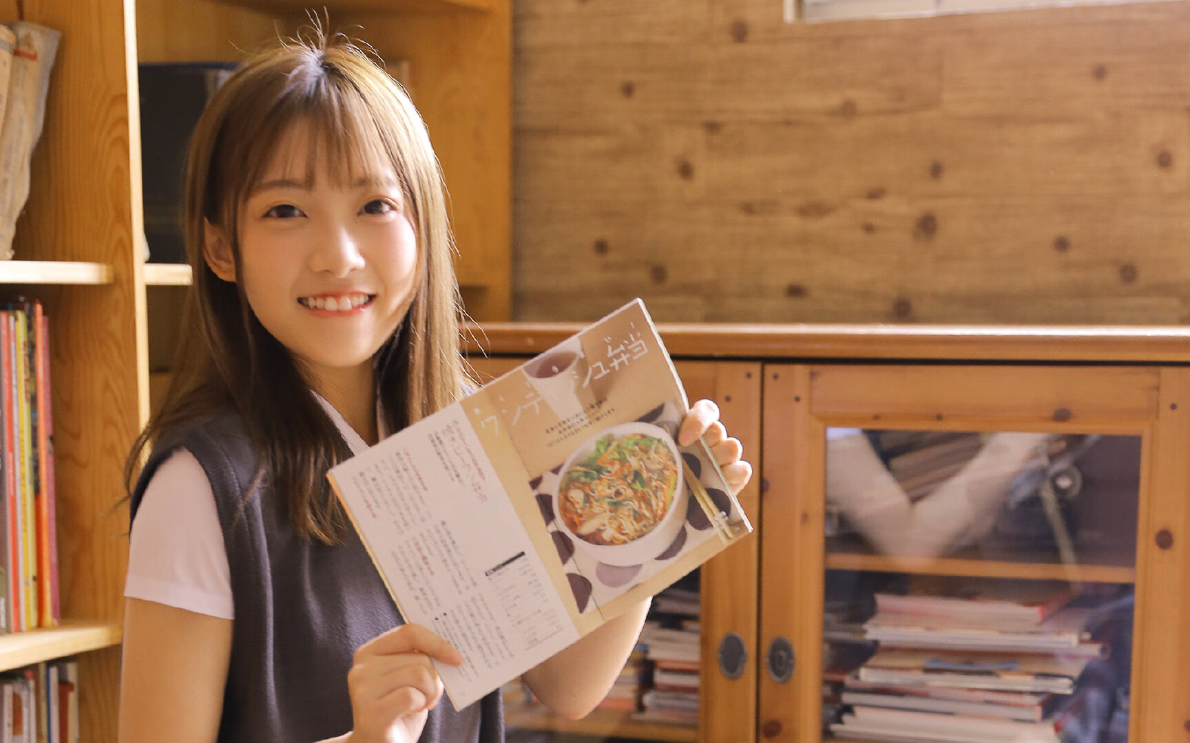 九游游戏中心官网-苏炳添与年轻选手交流起跑技术细节，苏炳添的起跑技术